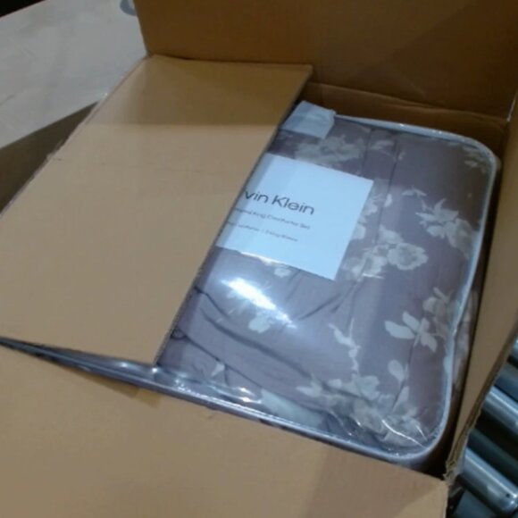 Calvin Klein - King Comforter Set - Picture 9 of 9